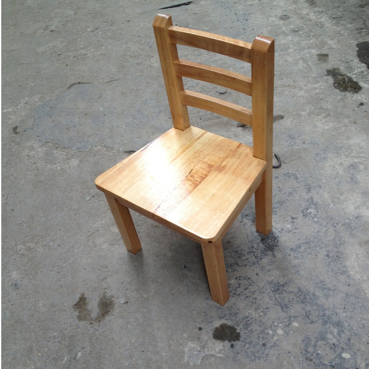 Ghế gỗ mầm  non mẫu mới